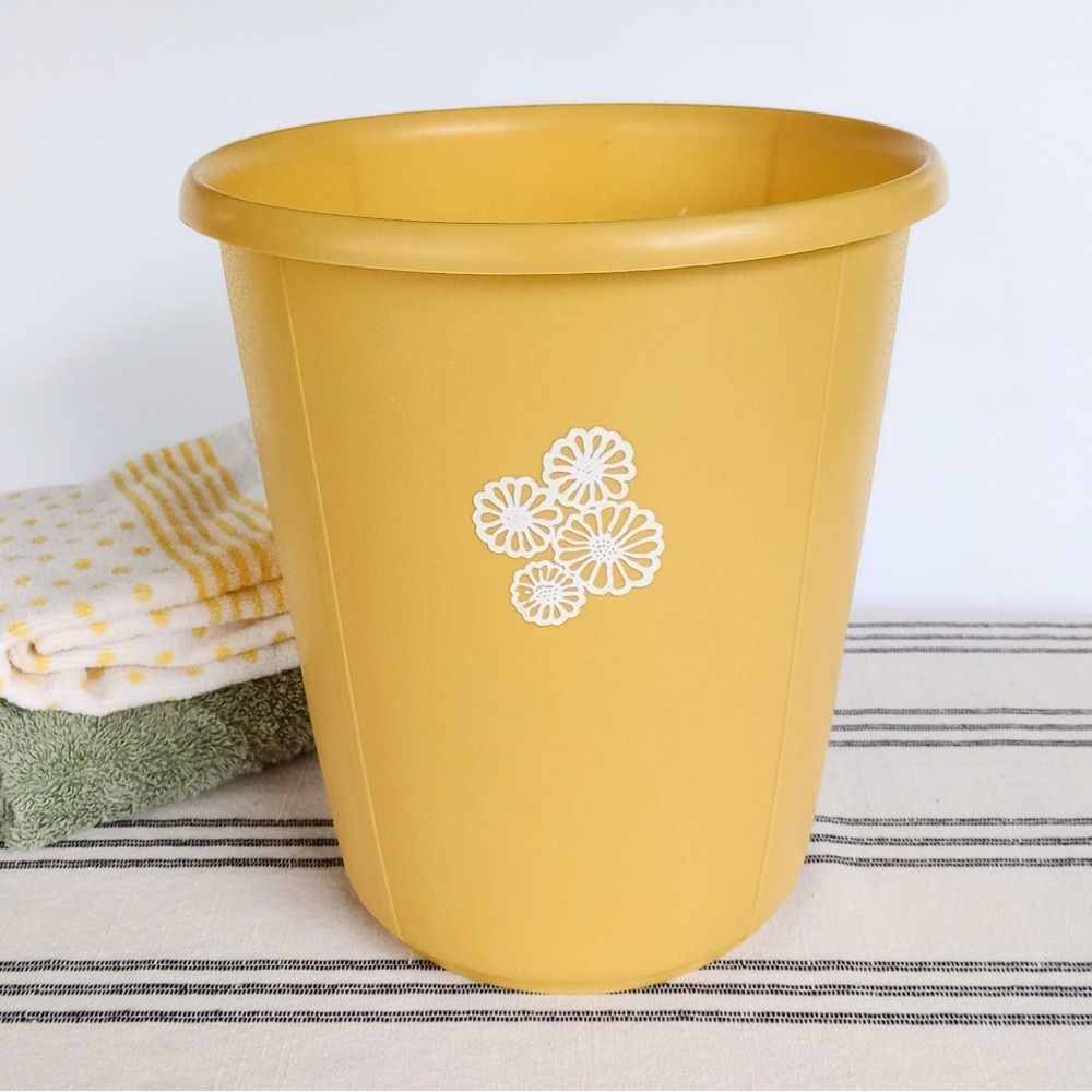 Vintage Rubbermaid Daisy Waste Bin